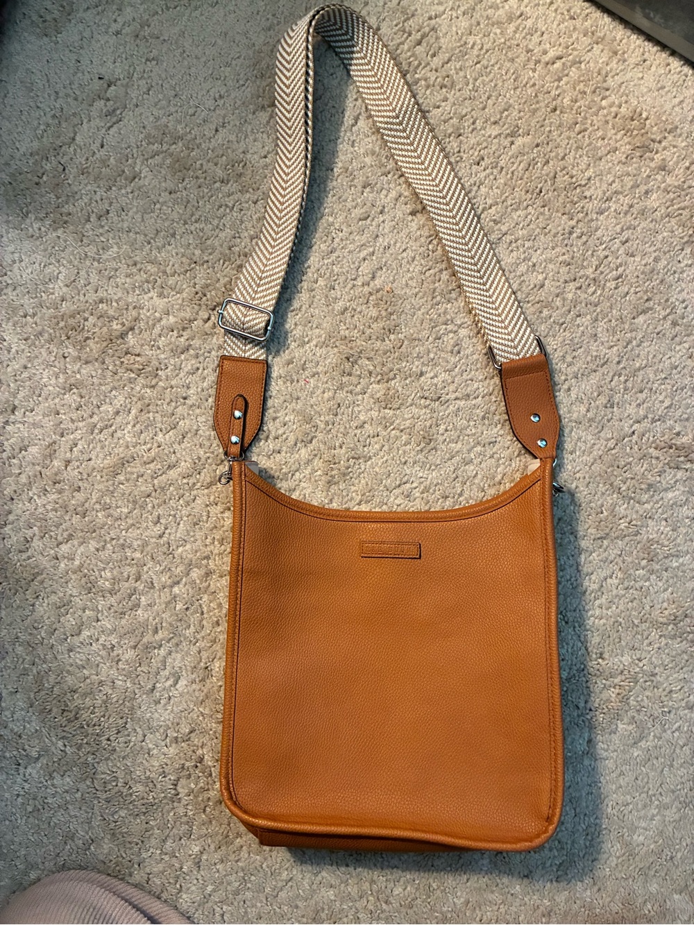 Women’s Tan Leather Crossbody Bag with Adjustable Herringbone Strap